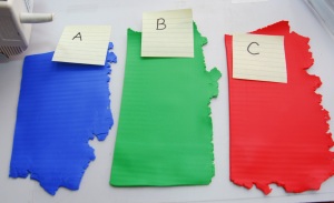 Pour ma canne plaid je utiliser le bleu (couleur A), vert (couleur B), et le rouge orange (couleur C). J'utilise environ 4 onces de chaque couleur, pour un total de 12 oz